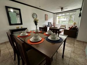 a dining room and living room with a table and chairs at MonBlanc in San Salvador