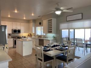 a kitchen and dining room with a table and chairs at Luxury Wine Paradise 5Bd House-Murrieta CA in Murrieta
