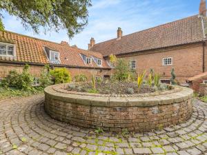 a circular garden in front of a brick building at Abbots Retreat -uk40757 in Barrow upon Humber