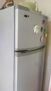 een witte koelkast met magneten erop bij Hermoso y cómodo departamento en la zona sur cerca a San Miguel in La Paz