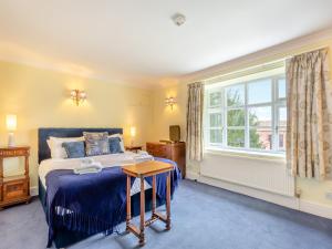 a bedroom with a bed and a window at Manor Farm House - Uk45276 in Sculthorpe