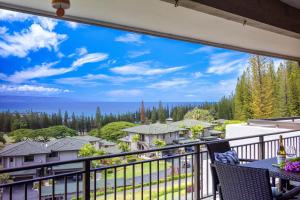 Aussicht vom Balkon eines Hauses in der Unterkunft Kapalua Golf Villa 21V 1 in Kahana