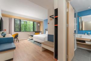 a hotel room with a bed and a sink at Holiday Inn Express Dandong City Center by IHG in Dandong