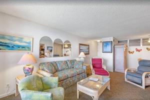 Χώρος καθιστικού στο Royal Kahana 1009- Oceanfront unobstructed views from the 10th floor