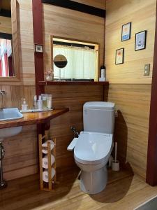 Koupelna v ubytování Vacation Rental -otonarisan-一軒家貸切- 駐車場無料