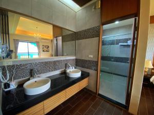 O bucătărie sau chicinetă la The Domed Tile B&B