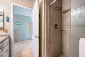 Koupelna v ubytování Hale Kamaole 7-169- Ground floor, ocean view, updated Kihei gem
