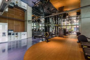 Fitness centrum a/nebo fitness zařízení v ubytování Metropole Thu Thiem Condo Apartment