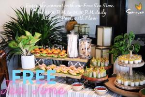 un buffet de fruta y postres en una mesa en Sanouva Da Nang Hotel, en Da Nang