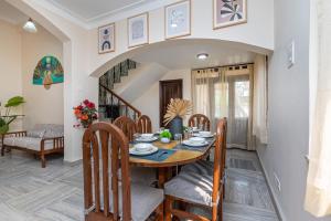 a dining room with a table and chairs at Villa Calangute Phase 7 in Candolim