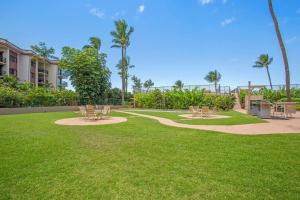 Um jardim no exterior de Hale Ono Loa 114- Ground floor partial ocean view gem