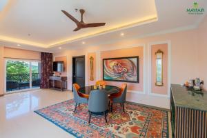 Mayfair Spring Valley Resort Guwahati的休息区