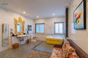 Mayfair Spring Valley Resort Guwahati的休息区