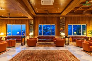 Mayfair Spring Valley Resort Guwahati的休息区