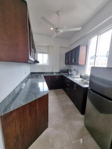 A cozinha ou kitchenette de Legends Towers Apartments