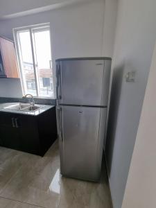 A cozinha ou kitchenette de Legends Towers Apartments