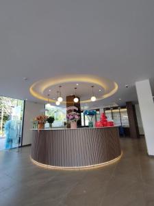 a lobby with a reception desk in a building at khách sạn tina 5 in Can Tho