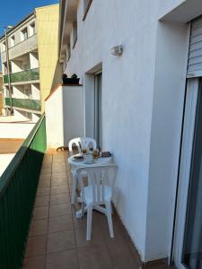 A balcony or terrace at Hotel Jardí Apartaments