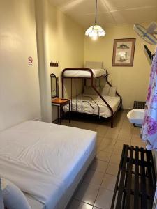 Postel nebo postele na pokoji v ubytování Hotel BB Inn @ Cameron