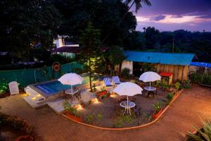 Bazén v ubytování Aastha Escape Resort near Calangute Beach nebo v jeho okolí