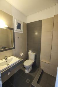 Koupelna v ubytování Skentos Hotel