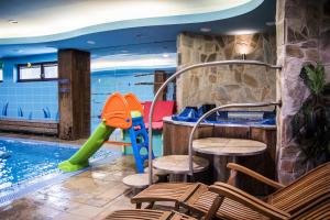 Bazén v ubytování Hotel Elegance nebo v jeho okolí