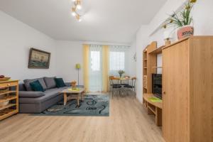Kuchyň nebo kuchyňský kout v ubytování Comfy Studio Turystyczna 300 m to the beach by Noclegi Renters