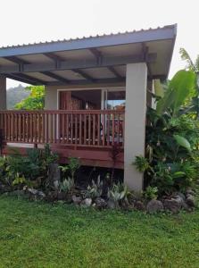 MuriにあるDominic's Beach Bungalowの圓子付家の玄関