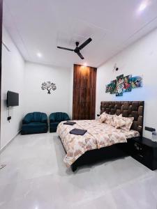 a bedroom with a bed and a ceiling fan at Nirmal sadan Homestay in Kāman