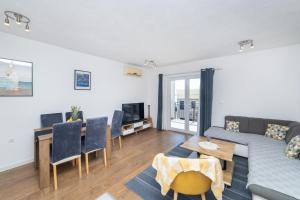 TV a/nebo společenská místnost v ubytování Apartments Ferdo