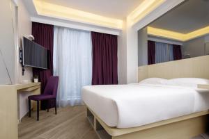 TV i/ili multimedijalni sistem u objektu Starphire Hotel