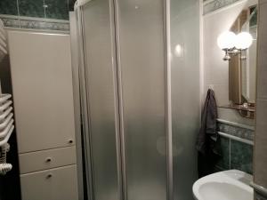 Bathroom sa Pokoje nad jeziorem Gdańsk