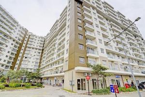 a large apartment building with two tall buildings at OYO Life 93097 Apartemen Gateway Pasteur By Kaisar Room in Bandung