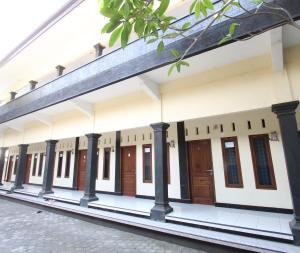 a row of doors on the side of a building at OYO Life 93155 Wisma Sarah in Tanjung