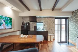 a kitchen and dining room with a wooden table at 谷町君 星屋 神泉ノ宿 二条城 in Kyoto