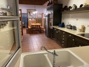 Eldhús eða eldhúskrókur á Holiday Home Finca SANT JAUME