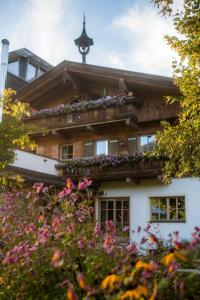 Ogród w obiekcie Holzhotel Forsthofalm