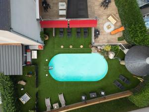 an overhead view of a swimming pool on a lawn at Hôtel Les Arches in Saint-Lary-Soulan