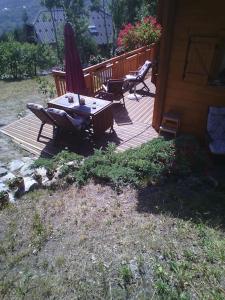Séjour en famille dans un chalet cosy!外面的花园