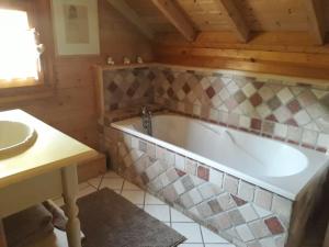 Séjour en famille dans un chalet cosy!的一间浴室