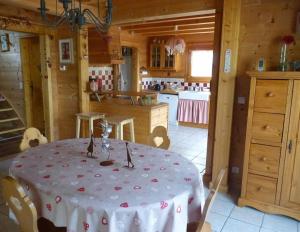布里昂松Séjour en famille dans un chalet cosy!的相册照片