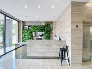Kuchyň nebo kuchyňský kout v ubytování The Luxe Hotel Châu Đốc