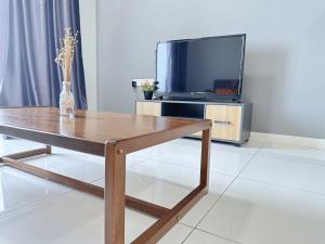 Gallery image of Elegant Guang Home 6pax Skypod Puchong Near IOI MALL in Puchong