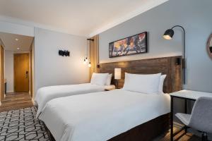 Tempat tidur dalam kamar di Protea Hotel by Marriott Johannesburg Wanderers