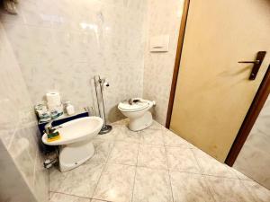a bathroom with a toilet and a sink at Suite Romolo Moreno 88 - Sanremo in Sanremo +4 photos