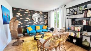 Posedenie v ubytovaní Charmante maison avec annexe - jardin - parking - proche plages