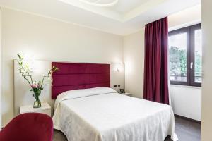 Postel nebo postele na pokoji v ubytování LUAL Bleisure Hotel