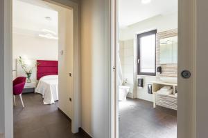 Postel nebo postele na pokoji v ubytování LUAL Bleisure Hotel