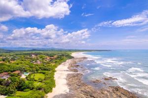 Fotografie z fotogalerie ubytování Peninsula 11- Condo A Few Steps Of Playa Langosta v destinaci Tamarindo