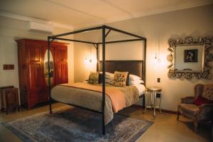 The Bohemian Guesthouse客房内的一张或多张床位